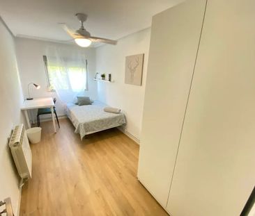 Calle de Benalmádena, Madrid, Community of Madrid 28018 - Photo 6