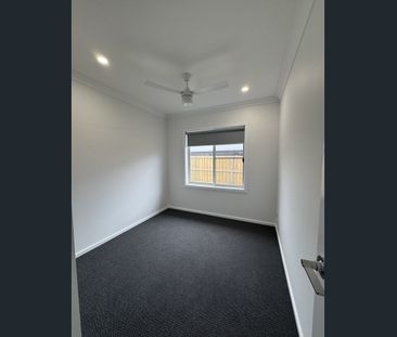 Near New 2 bedroom duplex - Photo 2