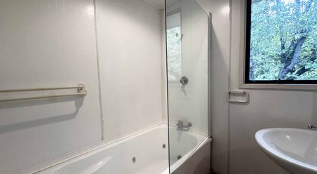 Quiet home in Bromley - Photo 5