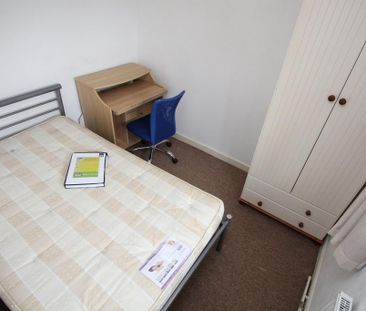 4 bedroom terraced house to rent - Photo 4