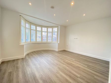 2 Bedroom , Flat 2, 109 Park Avenue North - Photo 2