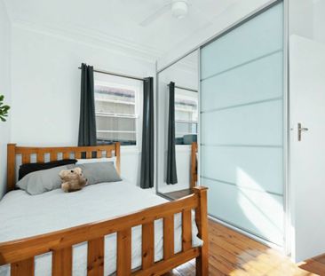 Modern Belmont Home � Spacious, Stylish & Perfectly Located - Photo 2