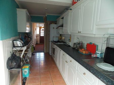 1 bedroom in a house share to rent - Photo 3