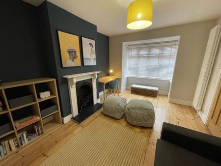 4 bedroom semi-detached house to rent - Photo 3