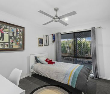 LARGE FAMILY HOME WITH POOL - Photo 6