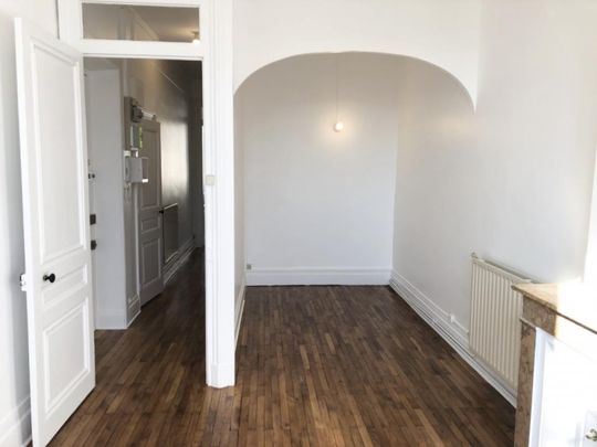 LUMINEUX ET CHARMANT T2 DE 38.84 M² AU 3EME ETAGE - RUE ROUX SOIGNAT 69003 LYON - Photo 1