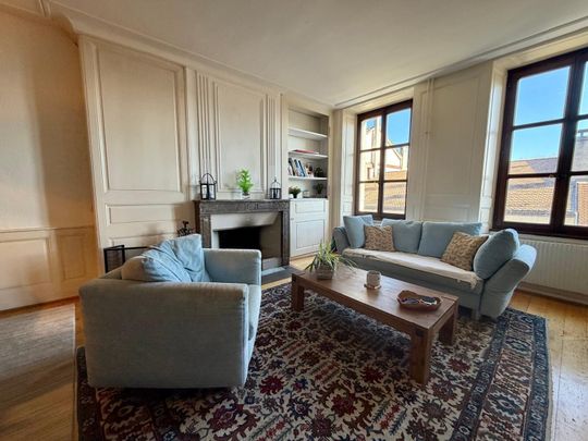 Superb 3.5 room apartment with fireplaces and character - Photo 1