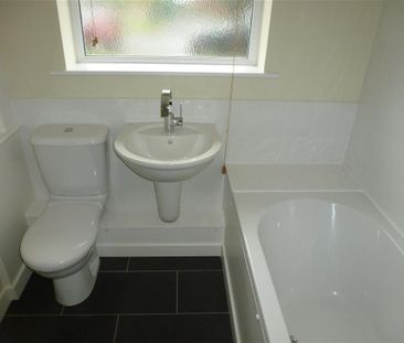 4 bedroom semi-detached house to rent - Photo 6