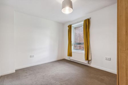 3 bedroom house in London - Photo 5