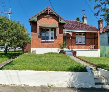 Charming Renovated Semi Cottage in Sought-After Dulwich Hill - Photo 1