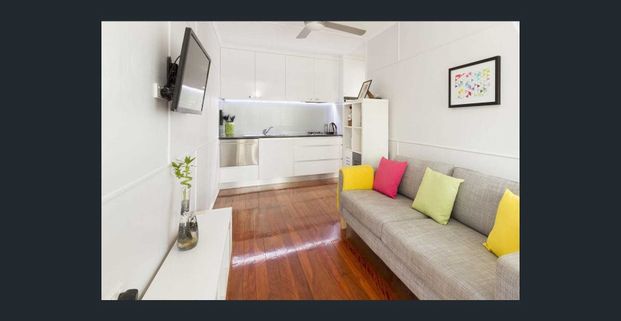 Convenience in the heart of Paddington - Photo 1