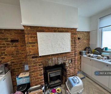 3 bedroom maisonette to rent - Photo 3