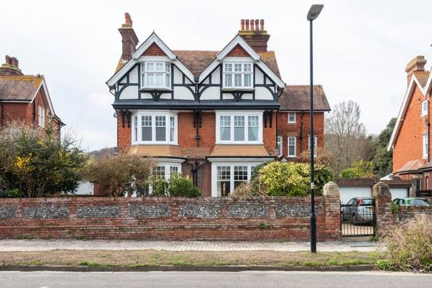 3 bedroom flat to rent - Photo 1