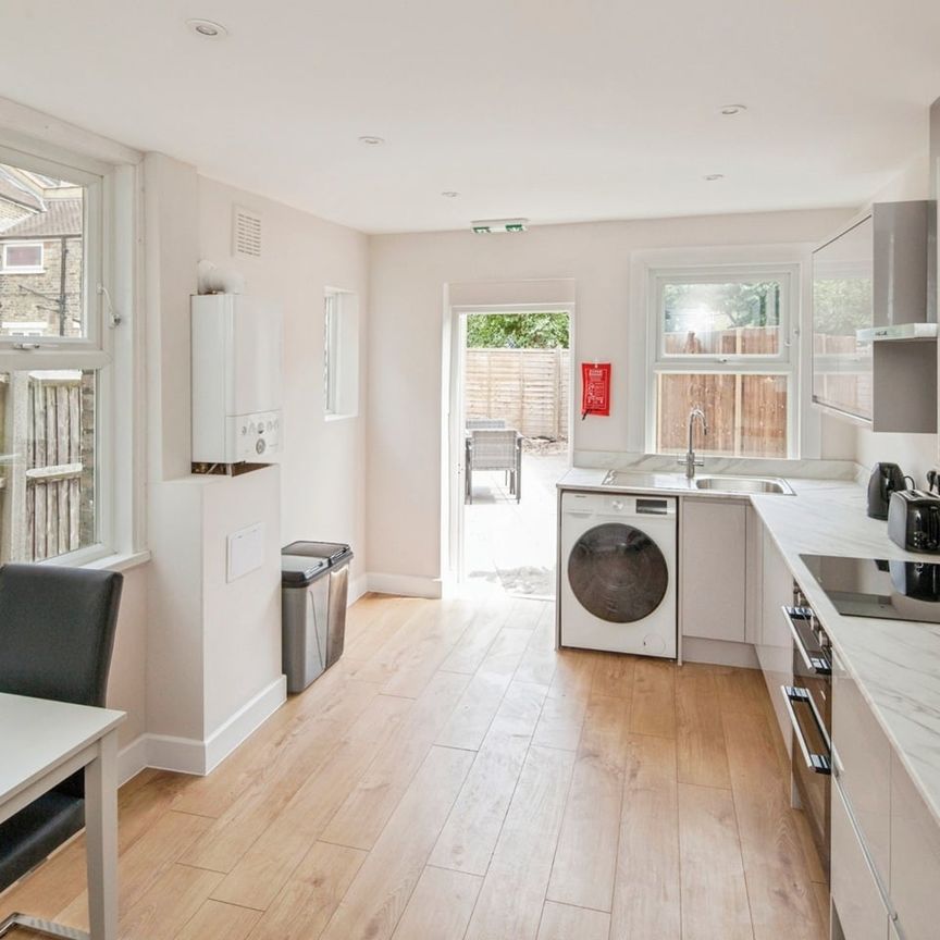 Room in a Shared House, Wearside Road, SE13 - Photo 1