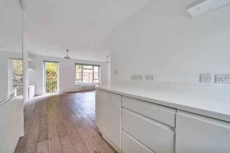 3 bedroom flat to rent - Photo 3