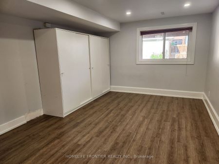 For Lease - 23 Bowsprit Avenue, Toronto, Ontario - Photo 5