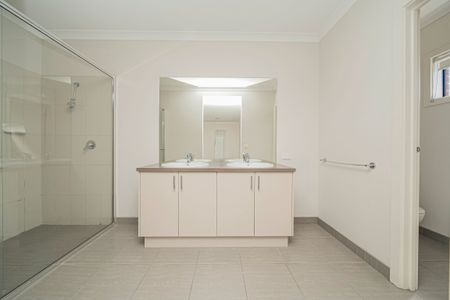 For Lease - Spacious Family Home in Clyde North - available now - Photo 3