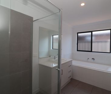 Stunning Family Home! - Photo 2