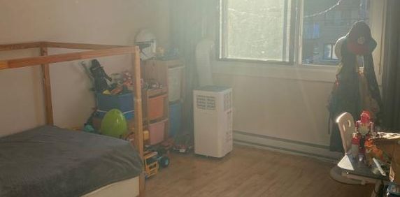 5 1/2 for rent in NDG / 5 1/2 a Louer dans NDG - Photo 2