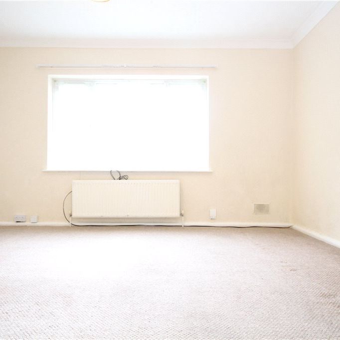 Pinewood Avenue, Uxbridge, UB8 3LW - Photo 1