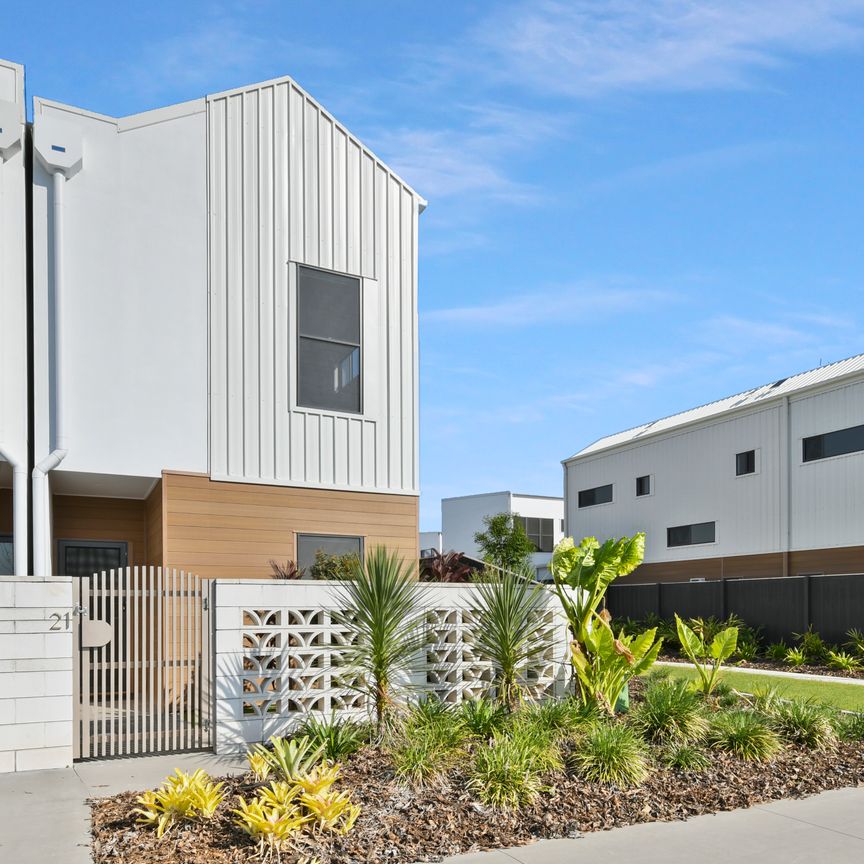 Elegant Townhouse in the Vibrant Aura Community of Nirimba - Photo 1