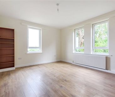 A detached 5 bedroom brick built property situated within the villa... - Photo 4