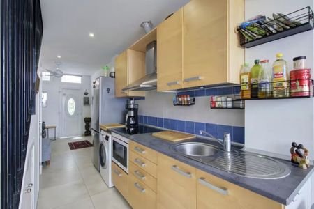 2 Bedroom Townhouse For Rent in Estepona, Málaga - Photo 2