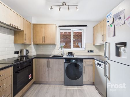 Littlebrook Avenue, Slough, Berkshire,SL2 - Photo 4
