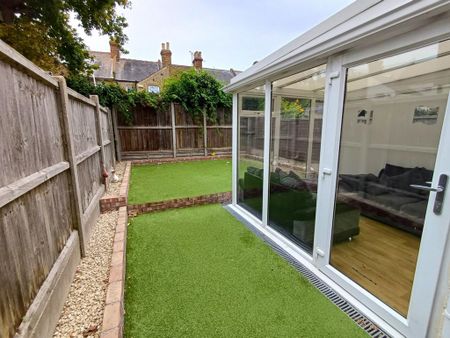 4 bedroom terraced house to rent - Photo 5