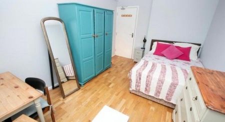1 bedroom in a flat share to rent - Photo 4