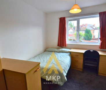 4 bedroom flat to rent - Photo 4