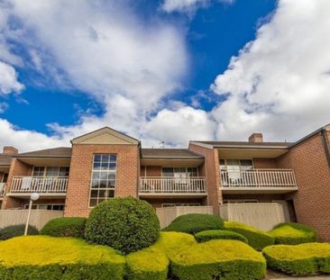 Bright and Modern Two-Bedroom Apartment in the Heart of Lyneham - Photo 2