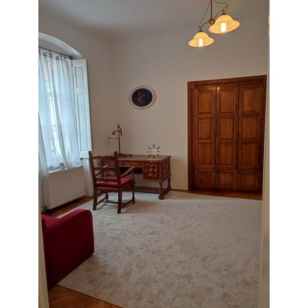 Pécs Király utcában 80n2-es lakás kiadó - Fotó 1