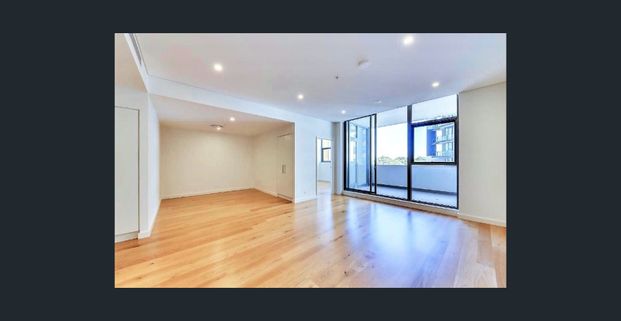 Luxurious Spacious Apartment with oversized study area in Prime Location - Photo 1