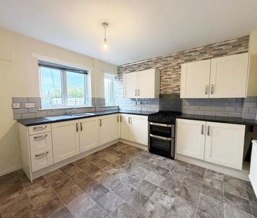 3 bedroom semi-detached house to rent - Photo 5