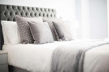 Slough Road, Datchet, SL3 - Photo 2