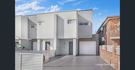 Modern Four Bedroom Home - Photo 4