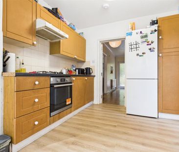 4 bedroom semi-detached house to rent - Photo 4