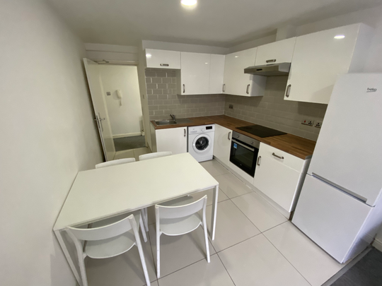 Flat 14, Samara Plaza, Room 1, LS2 9DU, Leeds - Photo 1