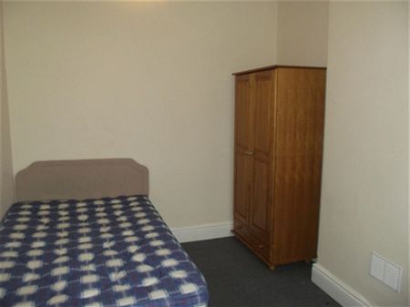 4 bed Mid Terraced House for Rent - Photo 3