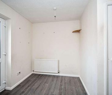 Hurst Grove, Bedford, MK40 - Photo 2