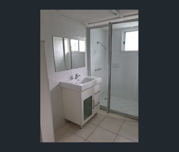 Charming Family Home in the Heart of Pimlico! - Photo 4