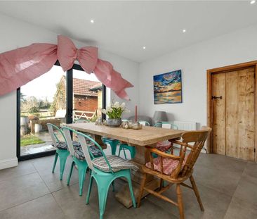 Understood to date from 1905, West End House has been in the same f... - Photo 4