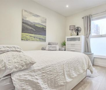 4 bedroom semi-detached house to rent - Photo 2