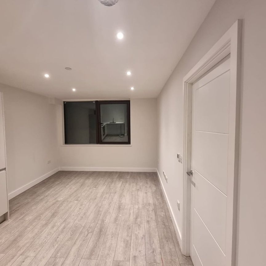 1 Bed Flat, Queens House, HA1 - Photo 1