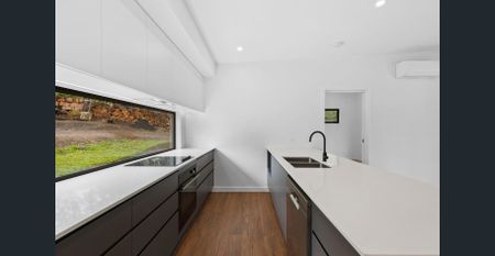 Modern Coastal Retreat in Peaceful Elanora Setting - Photo 2