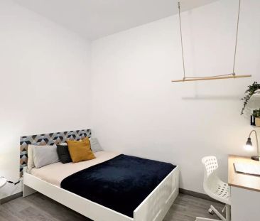 Room in a shared 6-bedroom apartment for rent in Universidad - Photo 5