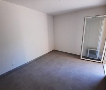 T3 AVEC TERRASSE, JARDIN ET PARKING - Photo 2