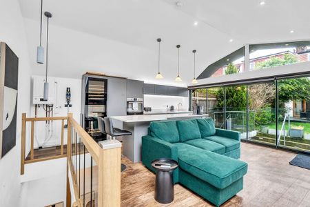 5 Bed Terraced House, Aylward Road, SW20 - Photo 4