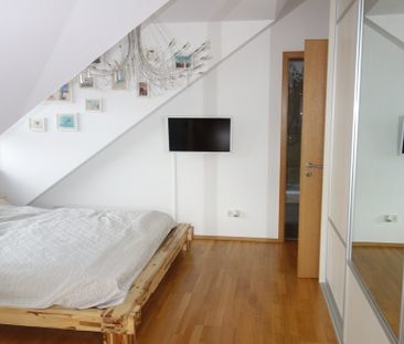 Moderne 3 ZKB-Dachgeschosswohnung mit 2 Balkonen in Top Lage von El... - Photo 1